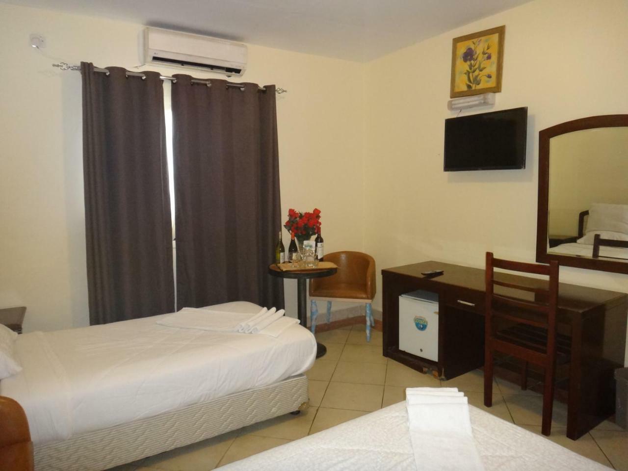Quality Hotel Yuba Exterior foto