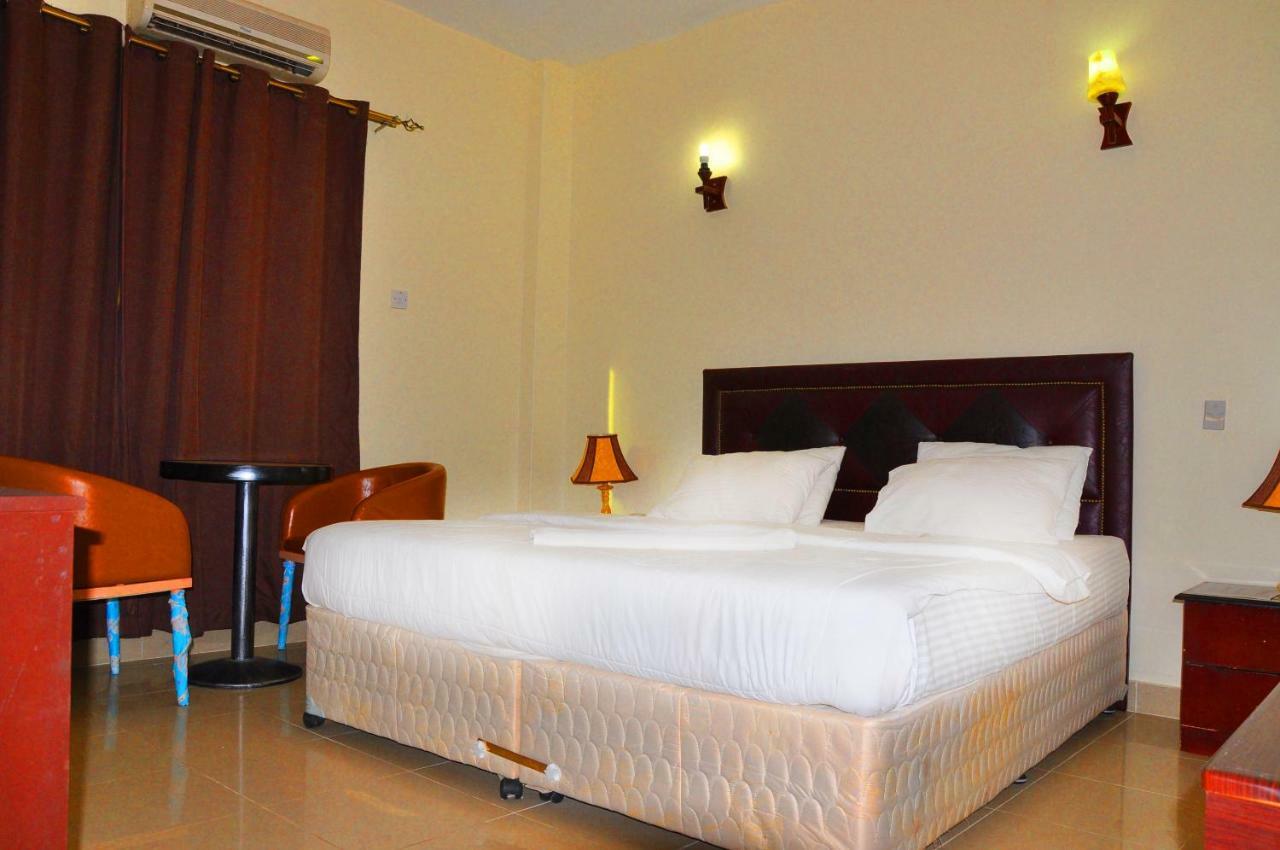 Quality Hotel Yuba Exterior foto